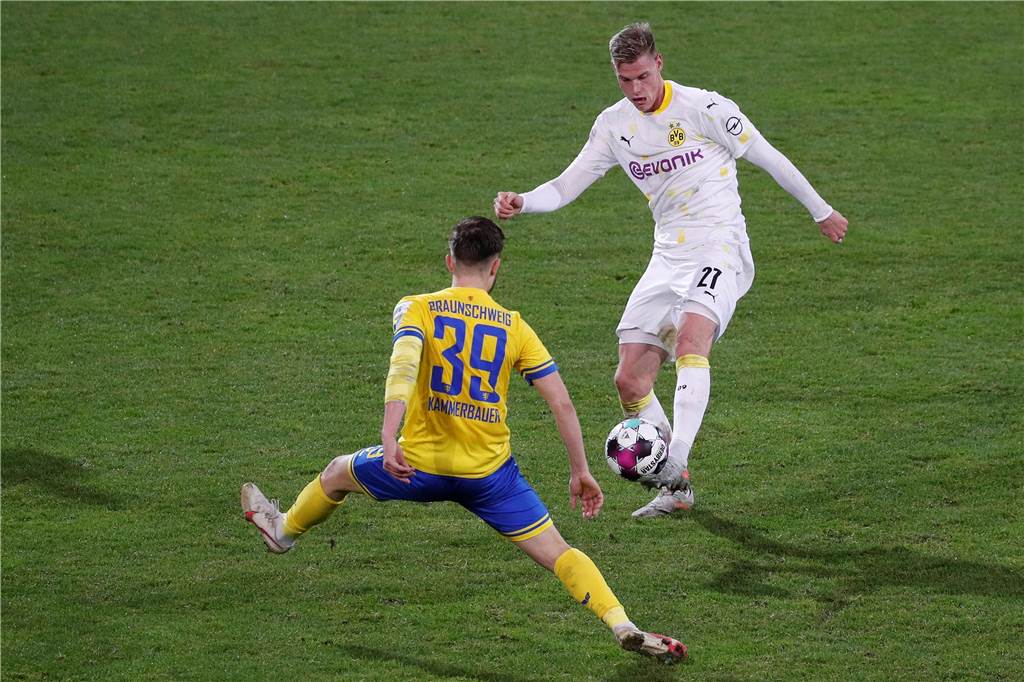BVB-Momente 2020: Derbysieg ohne Jubel, ein Rest Normalität und immer wieder Haaland Steffen Tigges kam kurz vor Weihnachten überraschend zu seinem Profi-Debüt für den BVB.