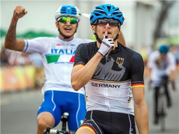 Steffen Warias ist als Erster im Ziel. Foto: Jens Buettner