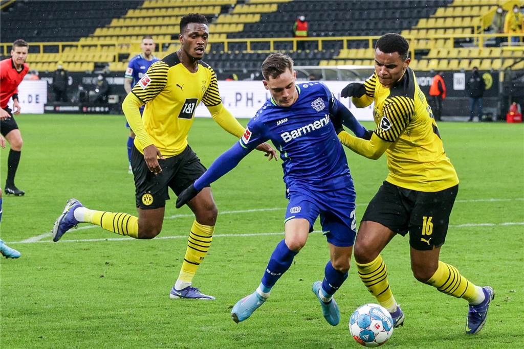 Von Akanji bis Zagadou: Der BVB-Kader in der Bestandsaufnahme Stehen beim BVB vor dem Absprung: Manuel Akanji (r.) und Dan-Axel Zagadou.