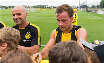 Stehen im Fokus: Peter Bosz und Mario Götze.