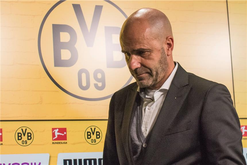 Weiterarbeiten mit Peter Bosz ist eigentlich unmöglich Steht beim BVB vor dem Aus: Trainer Peter Bosz.