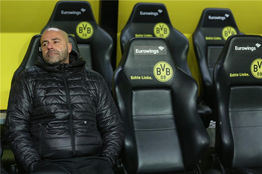 BVB über weite Strecken desolat - Bosz vor dem Aus Steht beim BVB vor dem Aus: Trainer Peter Bosz.