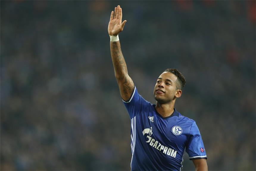 Schalke erhält Draxler-Bonus - Aogo zu Sporting? Steht beim S04 vor dem Absprung: Dennis Aogo.
