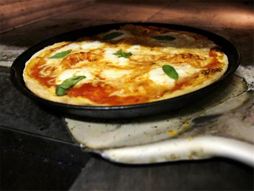 Italien will Pizza als Weltkulturerbe anerkennen lassen Steht für Italien: die Pizza. Foto: Arno Burgi