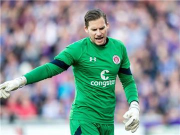 Steht im DFB-Pokal bei St. Pauli im Tor: Philipp Heerwagen. Foto: Thomas Eisenhuth