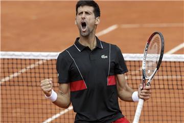 Steht in Paris im Achtelfinale: Novak Djokovic. Foto: Alessandra Tarantino/AP