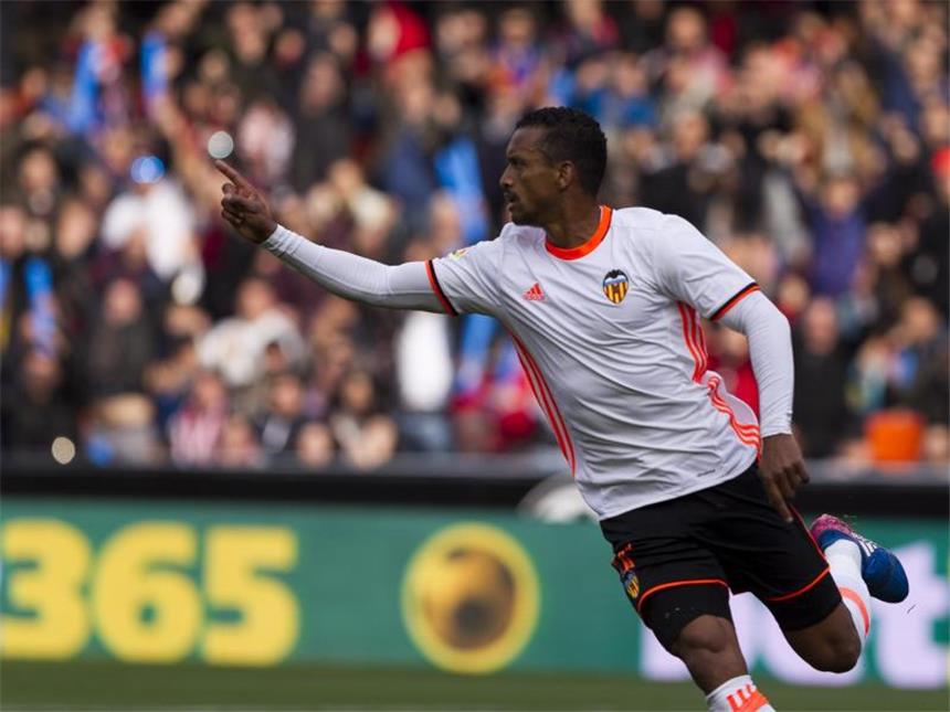 Europameister Nani vor Wechsel zu Lazio Rom Steht kurz vor einem Wechsel zu Lazio Rom: Nani vom FC Valencia jubelt. Foto: Jose Miguel Fernandez De Velasco