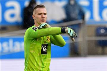 Steht nach seiner Verletzung und Corona-Infektion beim BVB wieder zwischen den Pfosten: Torhüter Luca Unbehaun. Auf ihn warten wegweisende Wochen.