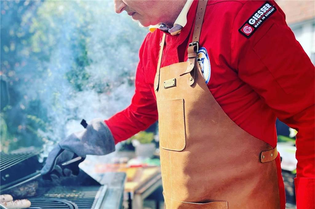 Metzger Thomas Rexfort ist Influencer: „Male und bastle mit Fleisch“ Thomas Rexfort aus Schermbeck steht am Grill