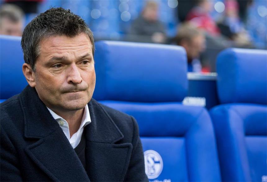 Steht vor schwierigen Wochen: Schalke-Manager Christian Heidel.