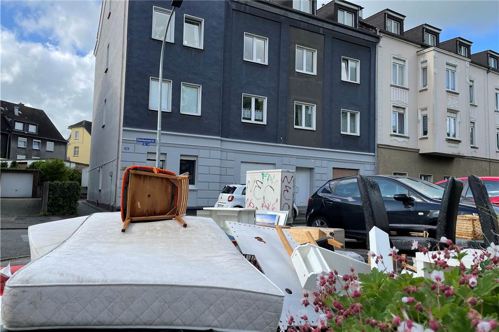 Sperrmüllsammlung in Westrich und Bövinghausen: Wieder droht Verwirrung Sperrmüllberge in der Steinhammerstaße Mitte Mai