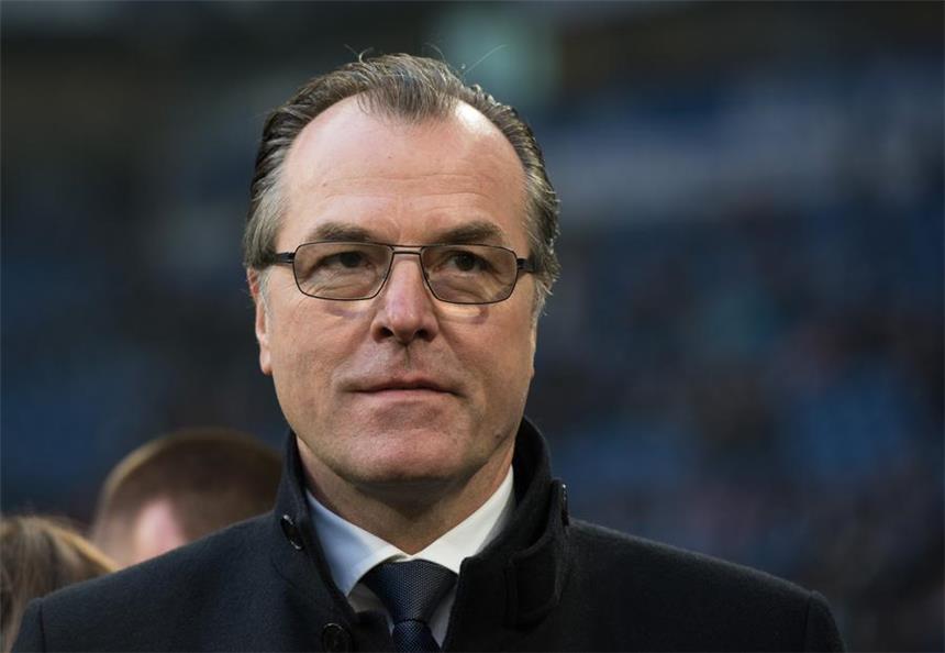 Schalke-Boss Tönnies sieht "Frage der Ehre" Stellt "die Frage der Ehre": Schalke-Boss Clemens Tönnies.