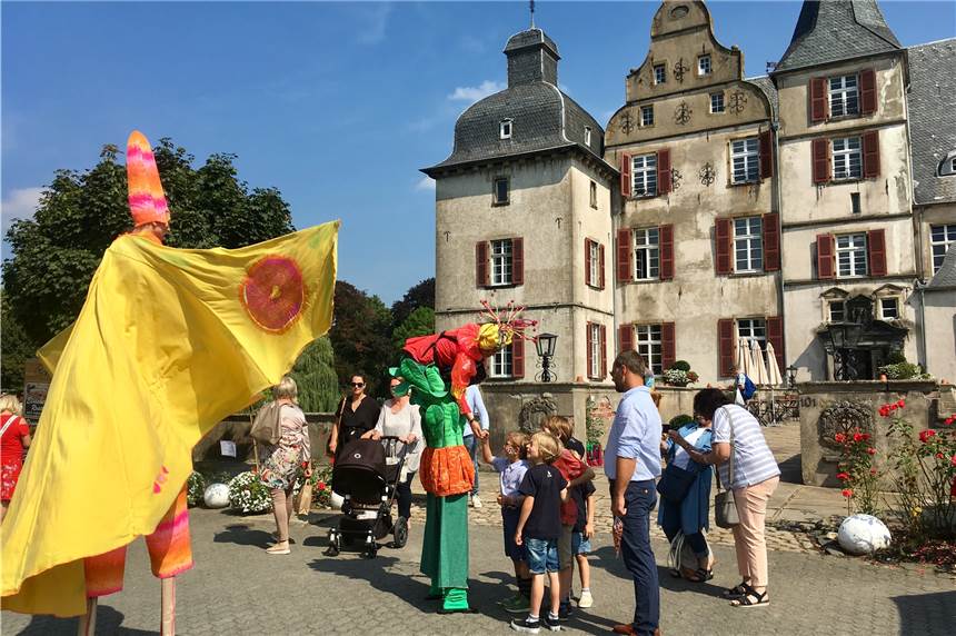Bodelschwingher Gartenflair: Planung ins Ungewisse wegen Coronavirus Stelzenläuferinnen sind im Schlosspark unterwegs, wenn die Gartenflair zum Besuch einlädt. Wie wir das in diesem Jahr Ende August sein?