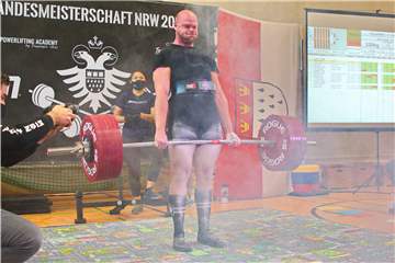 Stephan Berger trainiert seit einigen Wochen Lippramsdorfs Keeper - der 24-jährige Powerlifter ist Halterns stärkster Torwarttrainer.