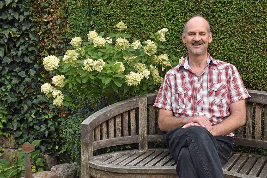 Rückblick: Ein Jahr Coronavirus in Ahaus in Schlagzeilen - bisher 44 Tote Stephan Floris ein halbes Jahr, nachdem bei ihm Covid19 diagnostiziert wurde, in seinem Garten. Der Alstätter, der vier Wochen im künstlichen Koma lag und fast gestorben wäre, warnt eindringlich davor, den Coronavirus zu unterschätzen: "Es kann jeden treffen."
