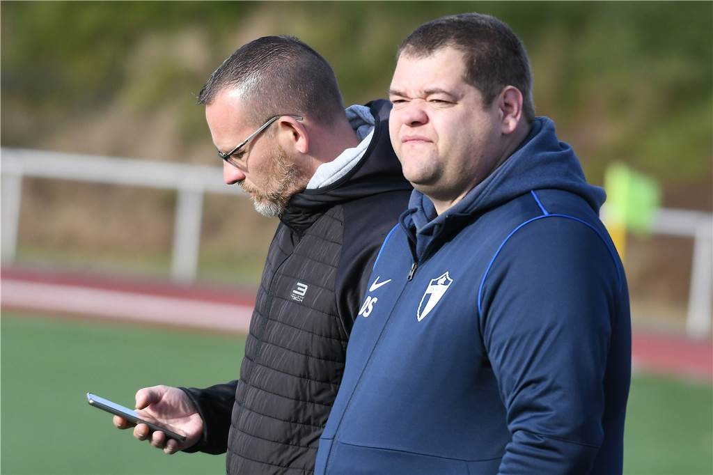 VfR Rauxel hat Expansionsplan nicht zu den Akten gelegt Stephan Gil (l.), Trainer des VfR Rauxel, wartet derzeit noch auf Neuzugänge.