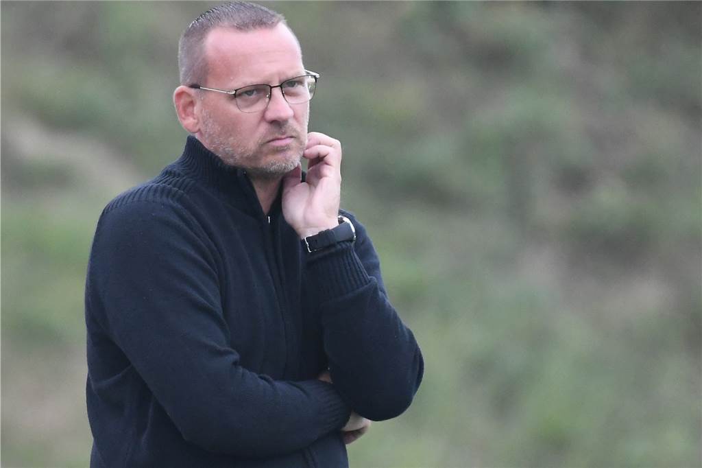 Bei Castrop-Rauxeler Überraschungsmannschaft ist zusammengewachsen, was zusammengehört Stephan Gil, Trainer des VfR Rauxel, kann sich aktuell über gute Trainingsleistungen und eine positive Bilanz in der Kreisliga B freuen.