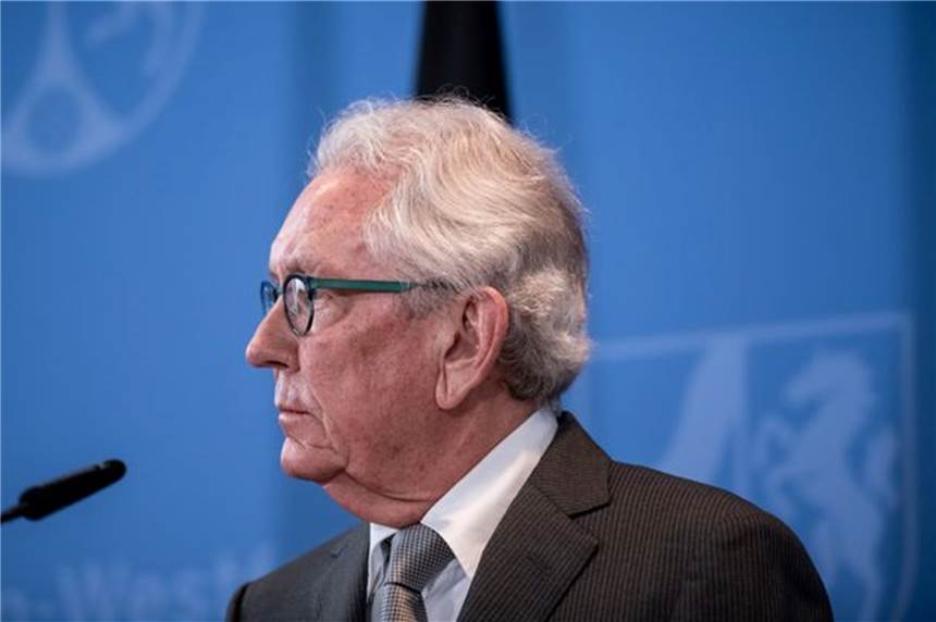 Wegen Heinen-Esser: NRW-Minister zeigt SPD-Bundestagabgeordneten „Stinkefinger“ Stephan Holthoff-Pförtner, (CDU) Europaminister von Nordrhein-Westfalen.