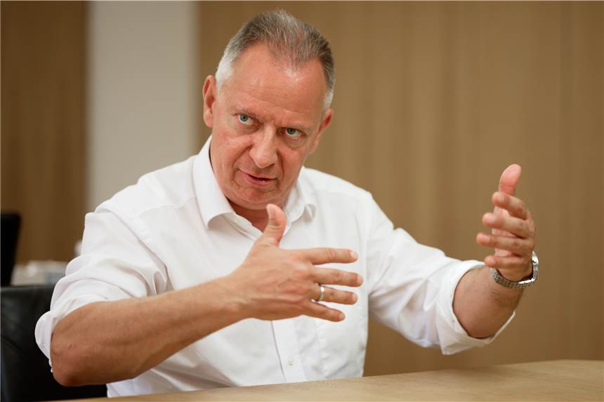 Heinsberger Landrat für Absage von Karneval: “Bisschen feiern” wie “bisschen schwanger” Stephan Pusch (CDU), Landrat des Kreises Heinsberg, spricht sich klar für eine Absage des Karnevals aus.