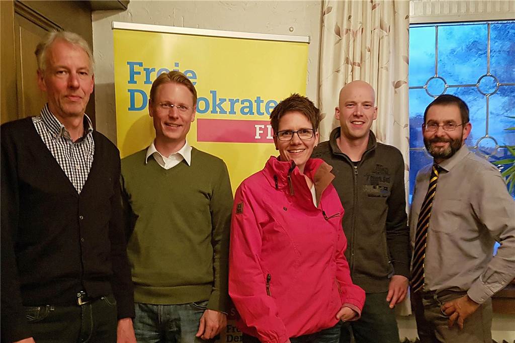 Stephan Schiwy (rechts) vor einigen Jahren mit dem Ortsvorsitzenden Peter Leyers, Ratsmitglied Jochen Wismann, Landtagskandidatin Sabine Schäfer und Stefan Brockhausen (von links).