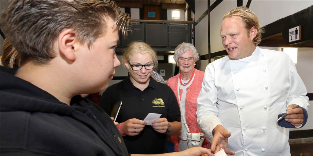 Ausbildung bei Sternekoch Björn Freitag: „Möchte Charaktermenschen“ Der Dorstener Sternekoch Björn Freitag spricht mit Gästen.