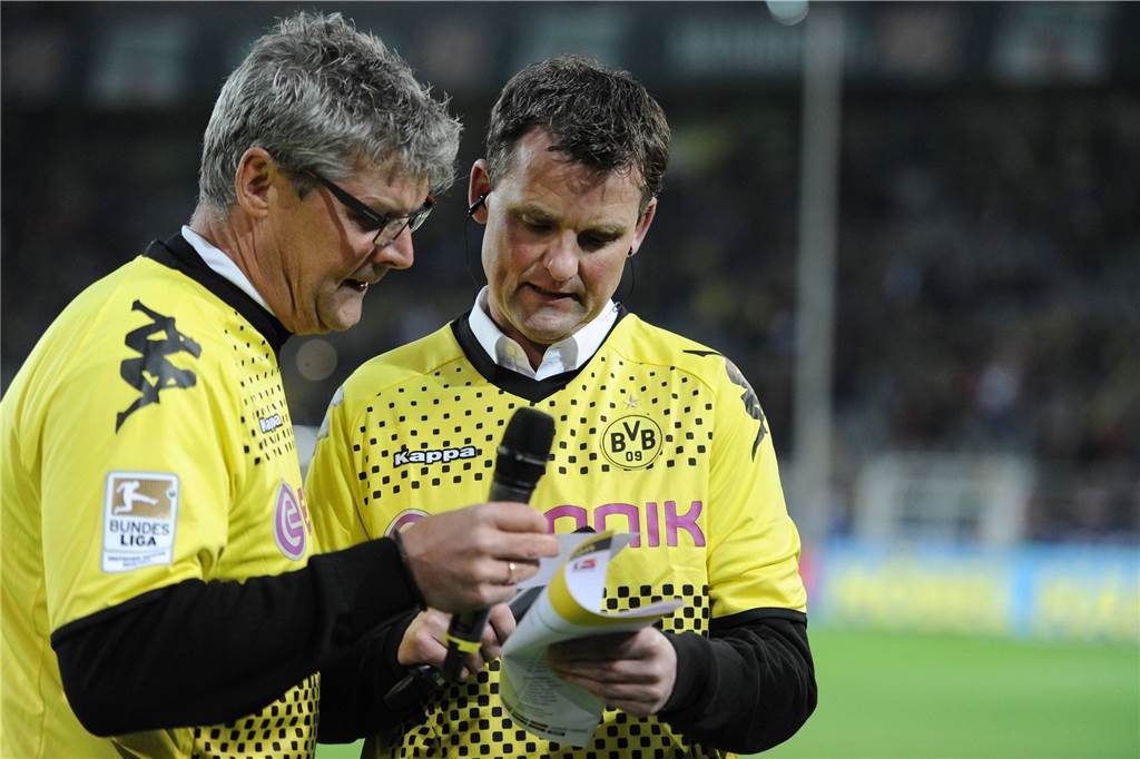 Pokal-Held, Gesangskünstler, Ausraster: BVB-Legende Dickel feiert 60. Geburtstag Stets emotional bei der Sache: Norbert Dickel (l.) und Boris Rupert.