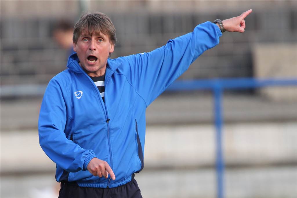 Tod des ehemaligen Schweriner Trainers Jürgen Klahs erschüttert Castrop-Rauxeler Fußballer Stets sehr engagiert am Spielfeldrand auf Schwerin: Jürgen Klahs