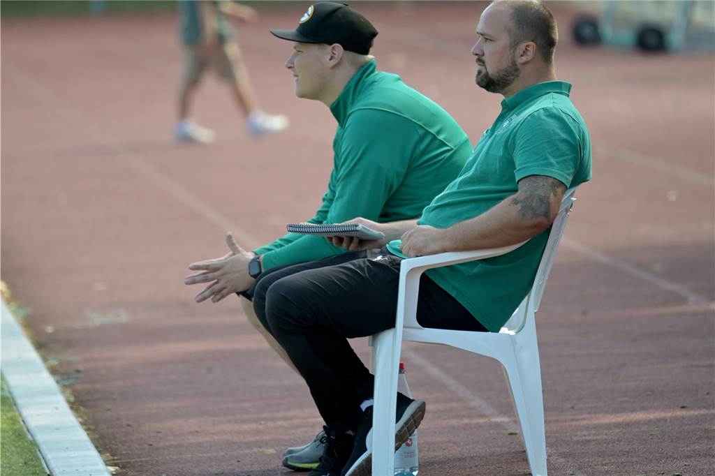 Steven Koch (r.) musste seinen Platz noch während der Hinrunde räumen. Paul Mantei (l.) übernahm als Chefcoach von Westfalia Wethmar.