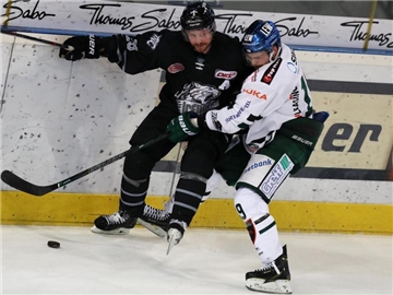 Steven Reinprecht (l) verlängerte bei den Nürnberg Ice Tigers. Foto: Daniel Karmann