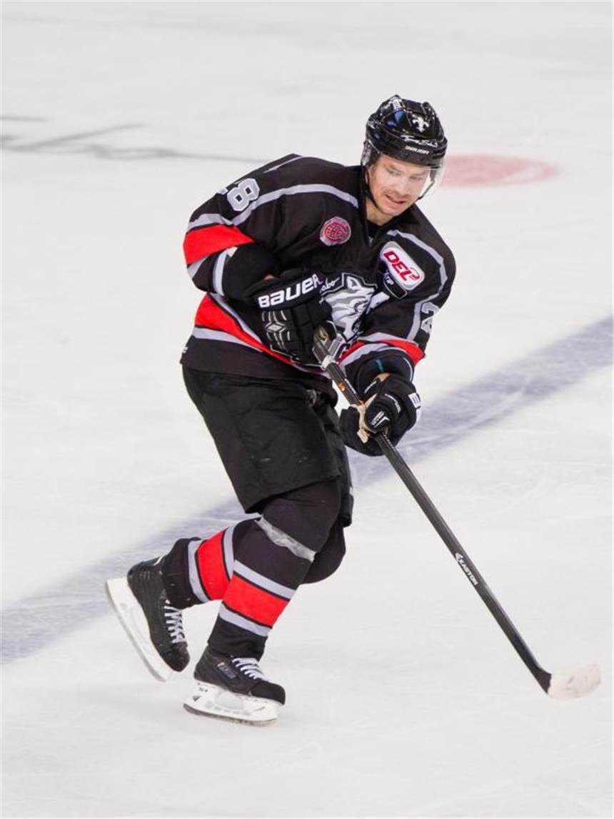 DEL-Meister München bezwingt auch Wolfsburg Steven Reinprecht traf für die Nürnberg Ice Tigers. Foto: Daniel Karmann