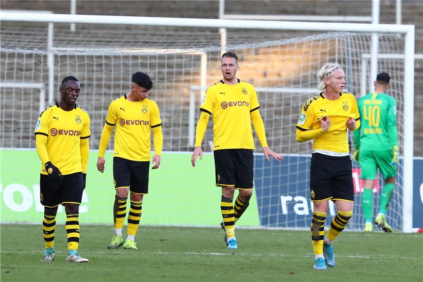 U23 von Borussia Dortmund muss in Köln robuster auftreten: „Wir sind zu lieb“ Steven Ruprecht (l.) könnte gegen seinen Ex-Klub auflaufen. Kolbeinn Finnsson (r.) ist mit der isländischen U21-Nationalmannschaft unterwegs.