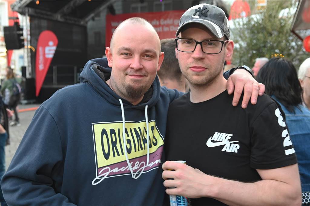 Stimmungsvoll ging es beim ersten Altstadtfest-Abend auf dem Marktplatz zu. Viele Dorstener feierten zu DJ-Musik bis zum späten Abend.
