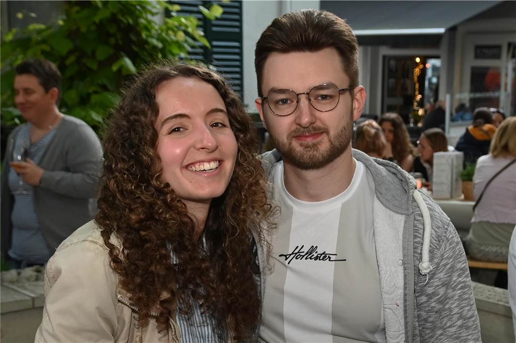 Stimmungsvoll ging es beim ersten Altstadtfest-Abend auf dem Marktplatz zu. Viele Dorstener feierten zu DJ-Musik bis zum späten Abend.