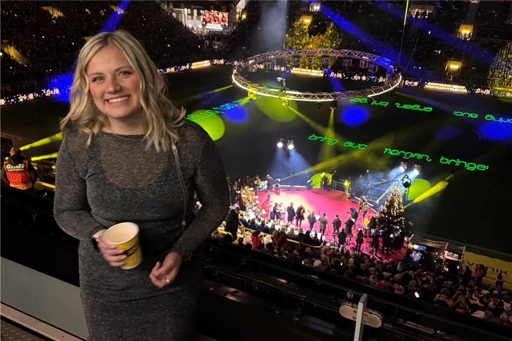 Jo Marie Dominiak beim Weihnachtssingen im SIGNAL IDUNA PARK
