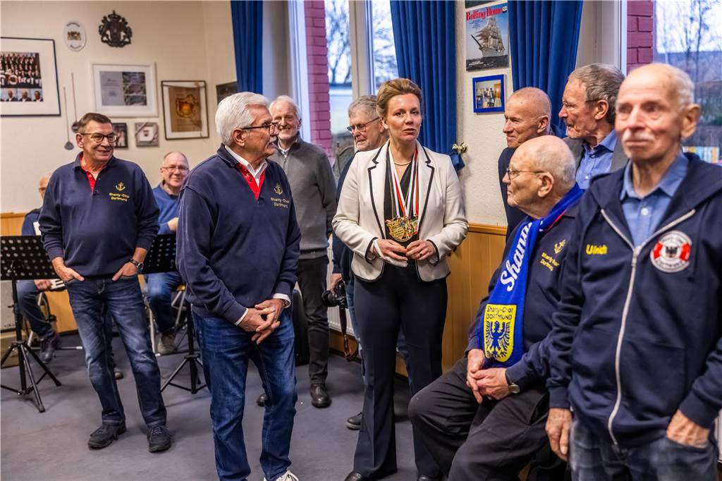 NRW-Ministerin Ina Brandes (CDU) zu Besuch im Kulturhaus Lütgendortmund.