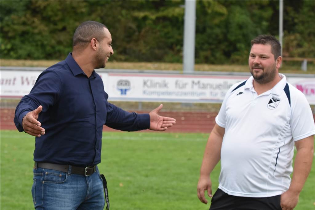 Zwei Felder, drei Vereine, zwei Sportarten: So sehen die Klubs die Kunstrasen-Lösung im Dahl Stockums Geschäftsführer Yassine Najih (l.) und Eintracht-Coach Mario Martinovic freuen sich auf den Kunstrasenplatz im Dahl.