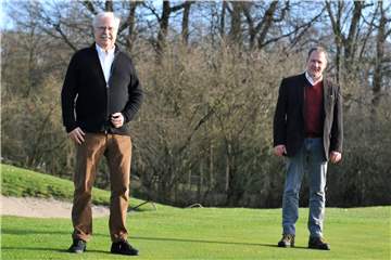 Stolz auf die Auszeichnung der Golf-Community: Klubpräsident Andreas Banger (l.) und Geschäftsführer Bernhard Meyer. 