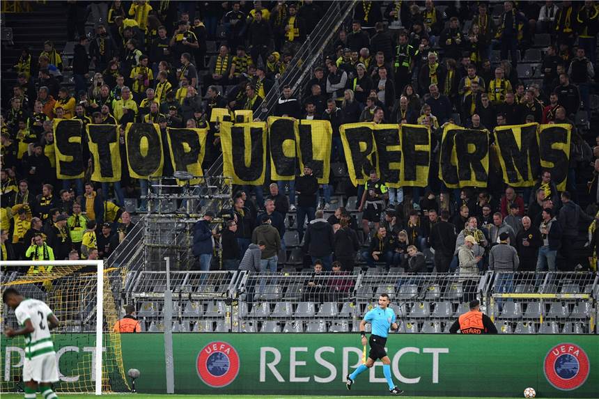 BVB-Fans protestieren gegen die UEFA - Sporting-Anhänger verletzen Ordner „Stop UCL Reforms“: Die BVB-Fans protestierten beim Heimspiel gegen Sporting gegen die Champions-League-Reform.