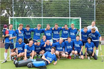 Strahlende Gesichter bei den Hockey-Herren des TSC Eintracht Dortmund nach dem zweiten Aufstieg in dieser Saison in die Oberliga.
