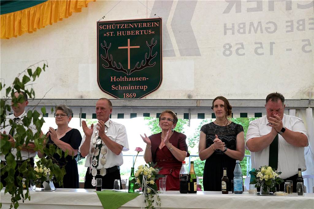 Strahlende Gesichter, gute Stimmung beim einen oder anderen Kaltgetränk: Der Tanzabend war ein gelungener Start in das Schützenfest der Schützen von St. Hubertus Holthausen-Schmintrup in Werne.