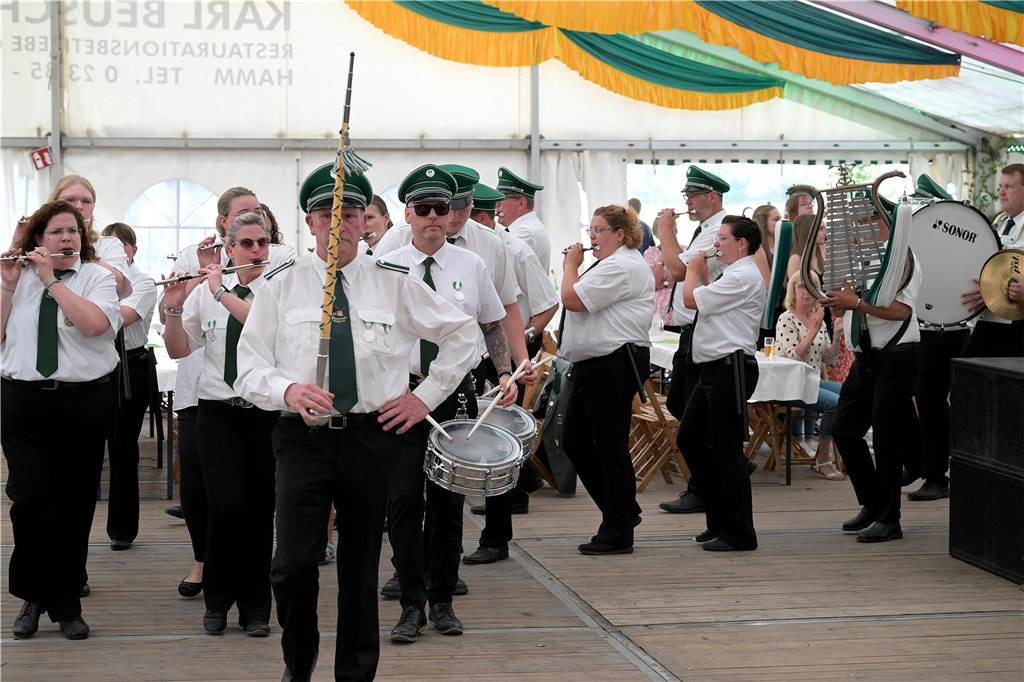 Strahlende Gesichter, gute Stimmung beim einen oder anderen Kaltgetränk: Der Tanzabend war ein gelungener Start in das Schützenfest der Schützen von St. Hubertus Holthausen-Schmintrup in Werne.