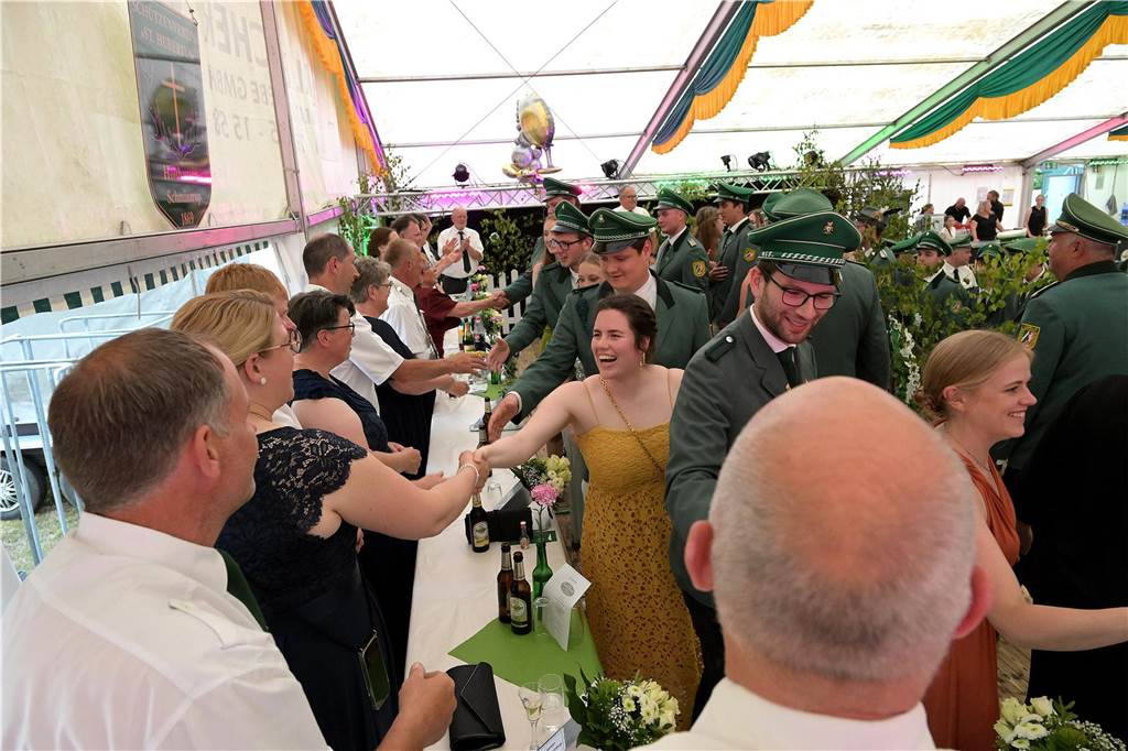 Strahlende Gesichter, gute Stimmung beim einen oder anderen Kaltgetränk: Der Tanzabend war ein gelungener Start in das Schützenfest der Schützen von St. Hubertus Holthausen-Schmintrup in Werne.