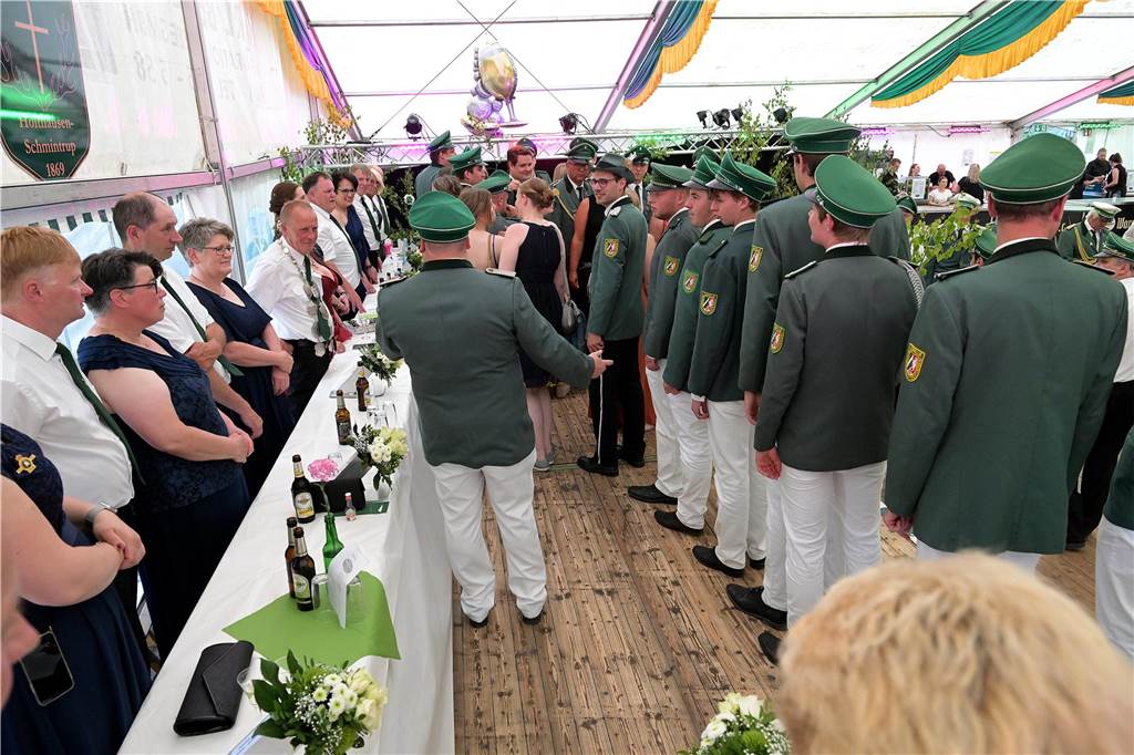 Strahlende Gesichter, gute Stimmung beim einen oder anderen Kaltgetränk: Der Tanzabend war ein gelungener Start in das Schützenfest der Schützen von St. Hubertus Holthausen-Schmintrup in Werne.