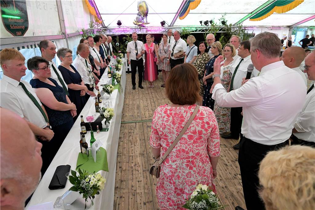 Strahlende Gesichter, gute Stimmung beim einen oder anderen Kaltgetränk: Der Tanzabend war ein gelungener Start in das Schützenfest der Schützen von St. Hubertus Holthausen-Schmintrup in Werne.
