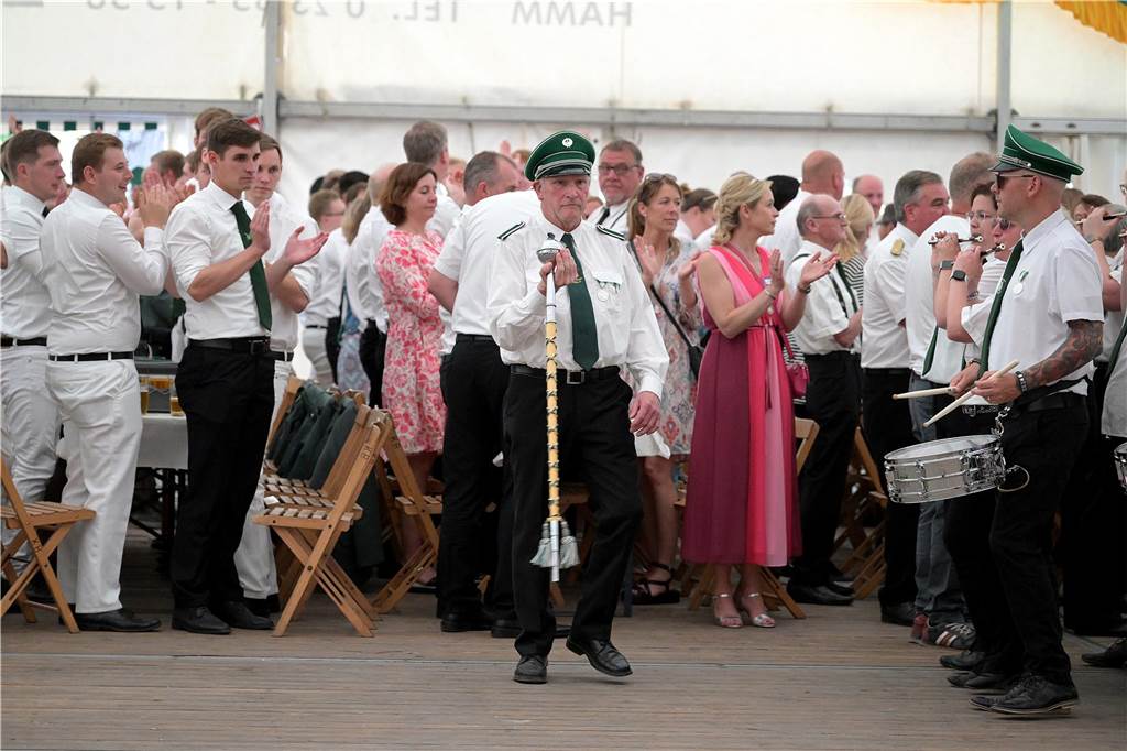 Strahlende Gesichter, gute Stimmung beim einen oder anderen Kaltgetränk: Der Tanzabend war ein gelungener Start in das Schützenfest der Schützen von St. Hubertus Holthausen-Schmintrup in Werne.