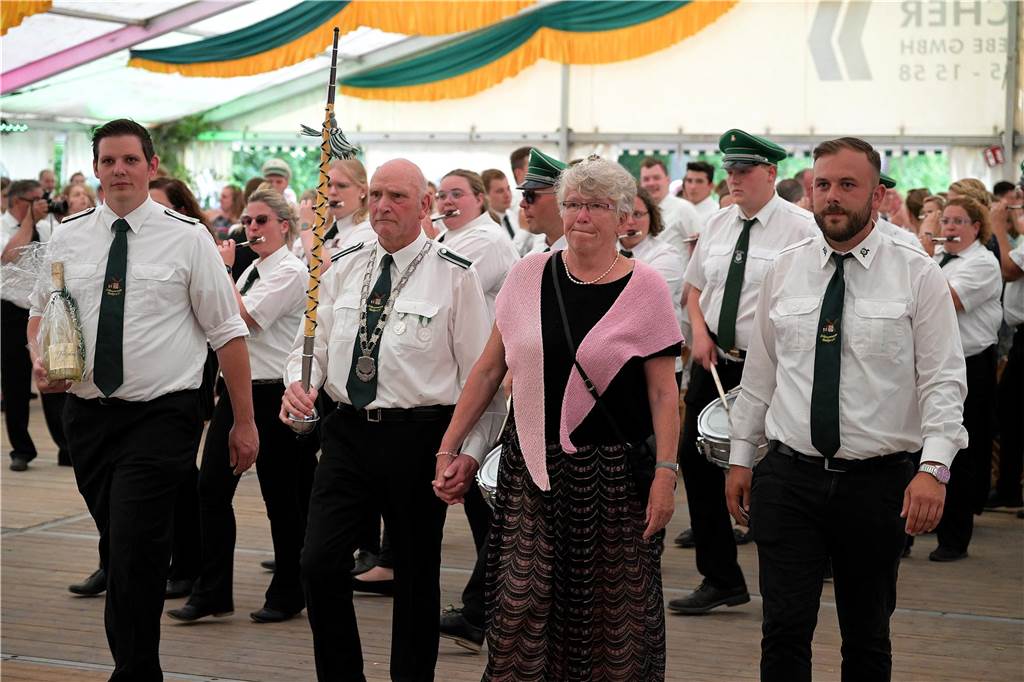 Strahlende Gesichter, gute Stimmung beim einen oder anderen Kaltgetränk: Der Tanzabend war ein gelungener Start in das Schützenfest der Schützen von St. Hubertus Holthausen-Schmintrup in Werne.