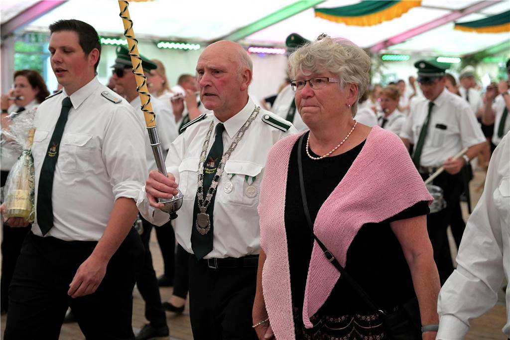 Strahlende Gesichter, gute Stimmung beim einen oder anderen Kaltgetränk: Der Tanzabend war ein gelungener Start in das Schützenfest der Schützen von St. Hubertus Holthausen-Schmintrup in Werne.