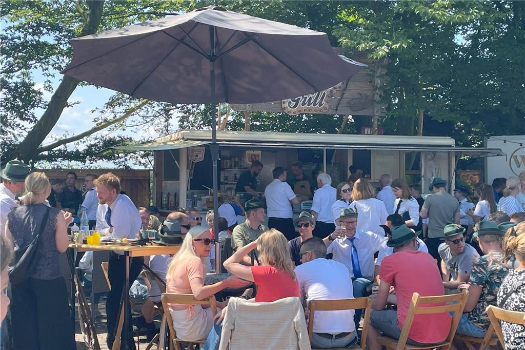 Strahlendes Wetter und beste Wettkampfstimmung: Heiß gings her beim Vogelschießen des Schützenvereins St. Laurentius Estern 1710 in Stadtlohn.
