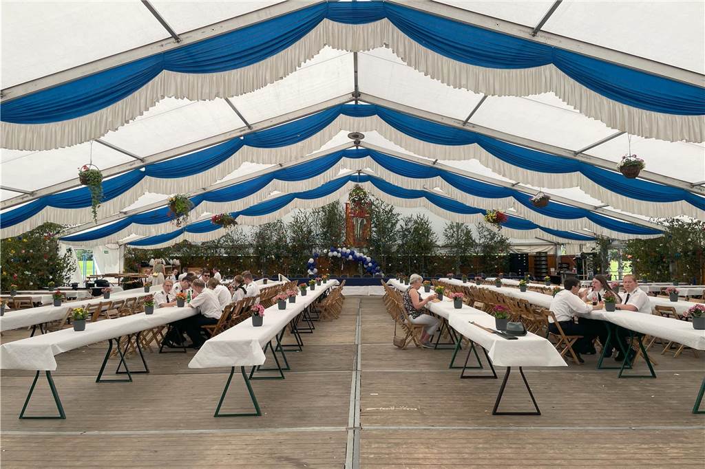 Strahlendes Wetter und beste Wettkampfstimmung: Heiß gings her beim Vogelschießen des Schützenvereins St. Laurentius Estern 1710 in Stadtlohn.