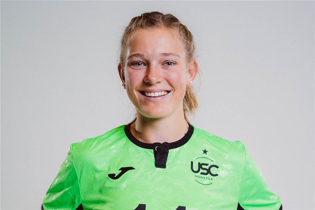 Schwerterin (18) spielt erst seit 2014 – und ist jetzt in der Bundesliga Strahlt im Trikot des USC Münster: Pia Mohr ist gerade erst 18 Jahre alt geworden und schon ganz oben angekommen.